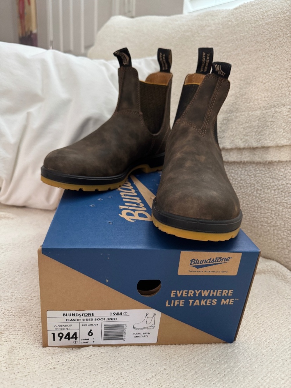 Blundstone Rustic Brown boots with Mustard sole